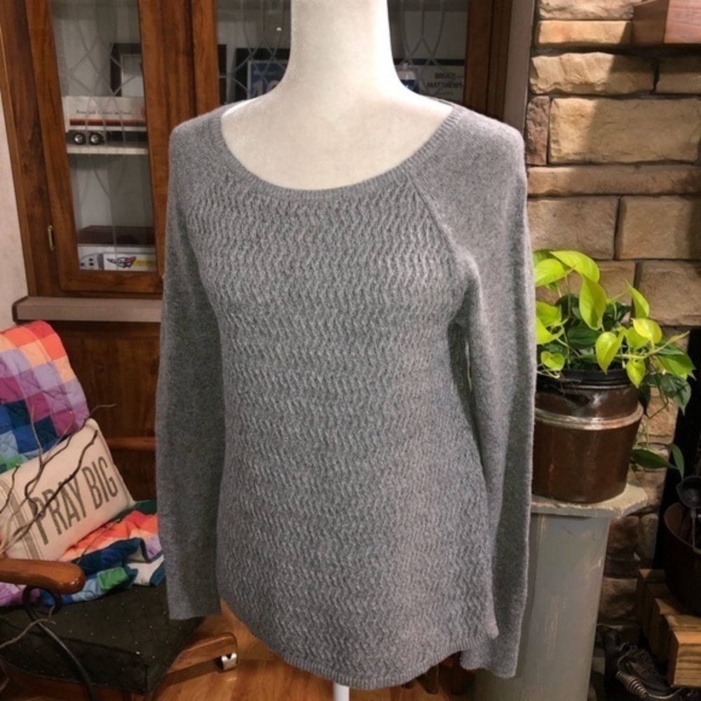 LOFT SIZE SMALL GRAY LONG SLEEVE LIGHTWEIGHT SWEATER SIDE SPLIT HEM